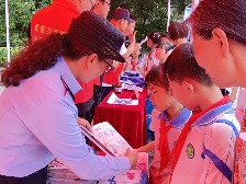 云浮市市场监管系统全面开展民法典宣传月活动